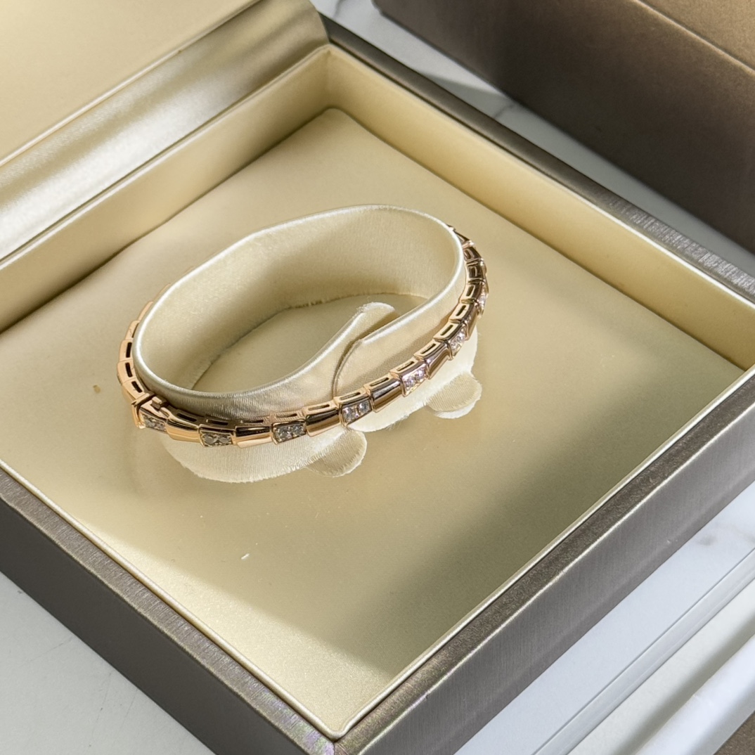 99新 BVLGARI/宝格丽 玫瑰金镶钻蛇骨手镯