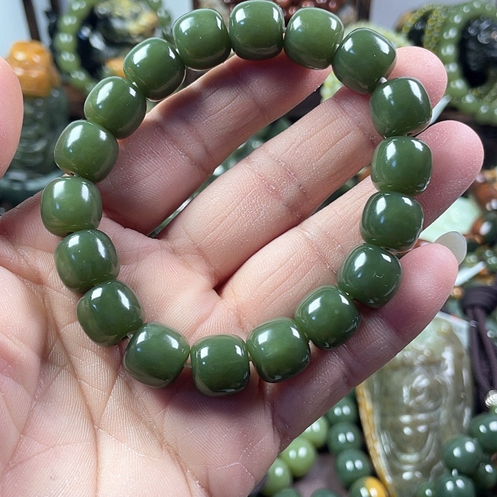 透闪石质玉手链未镶嵌荆*