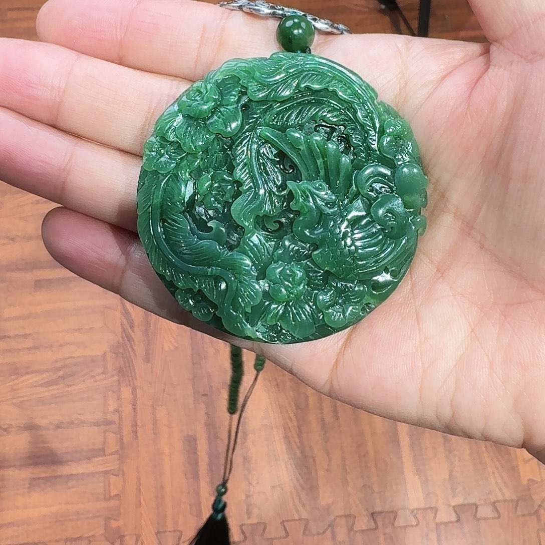 张***了和田玉未镶嵌颈饰