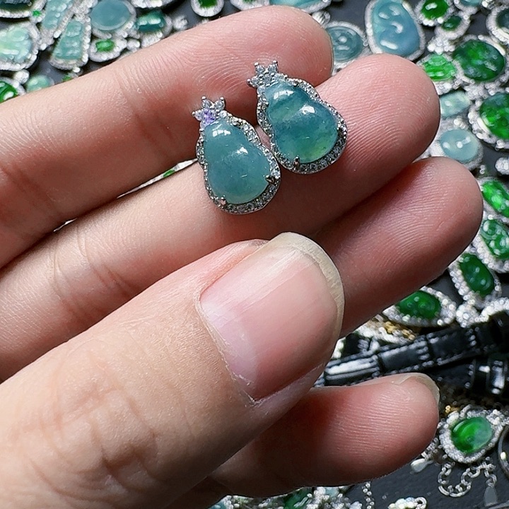 翡翠颈饰未镶嵌天然A货翡翠放漏