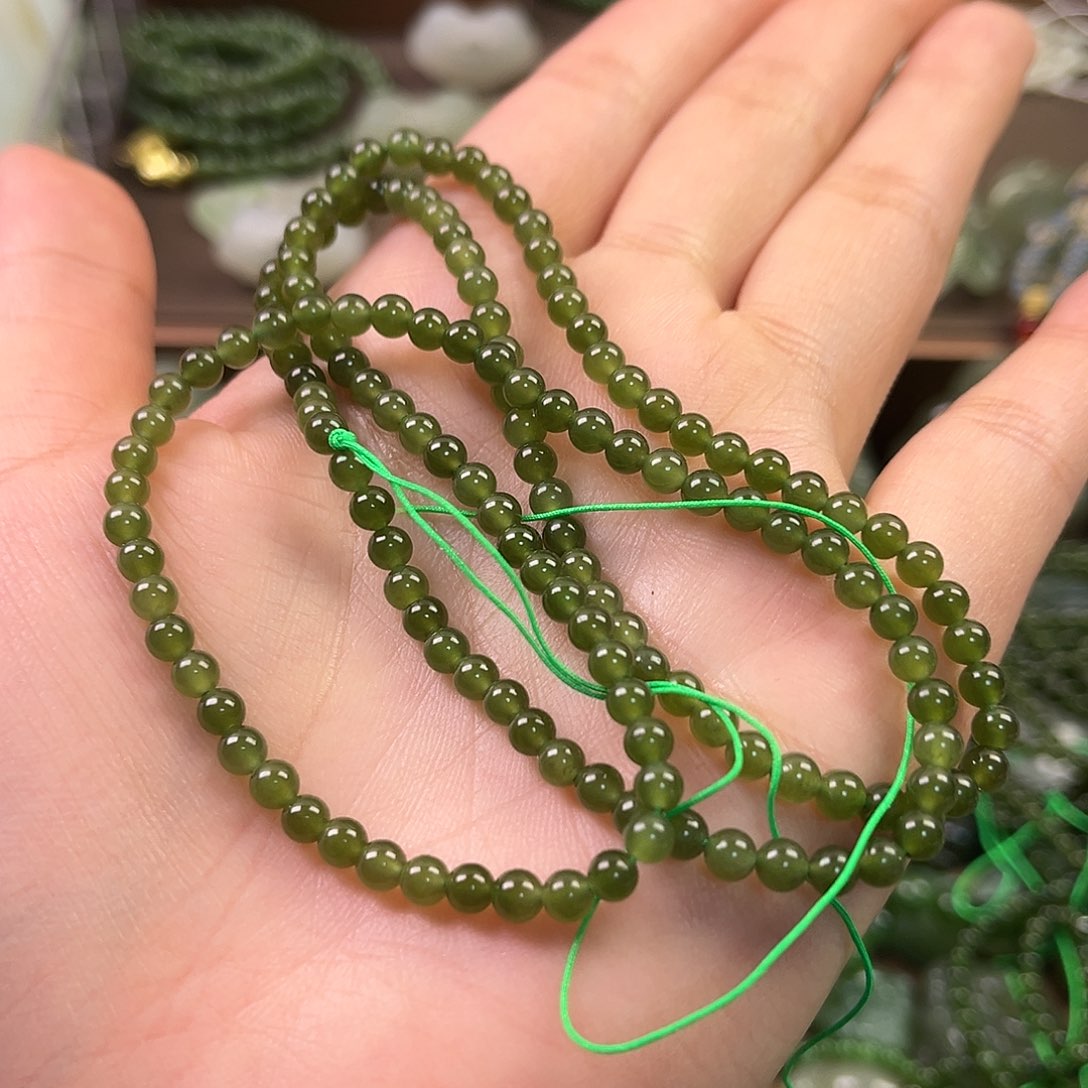 和田玉吊坠(赠链)未镶嵌檀****a