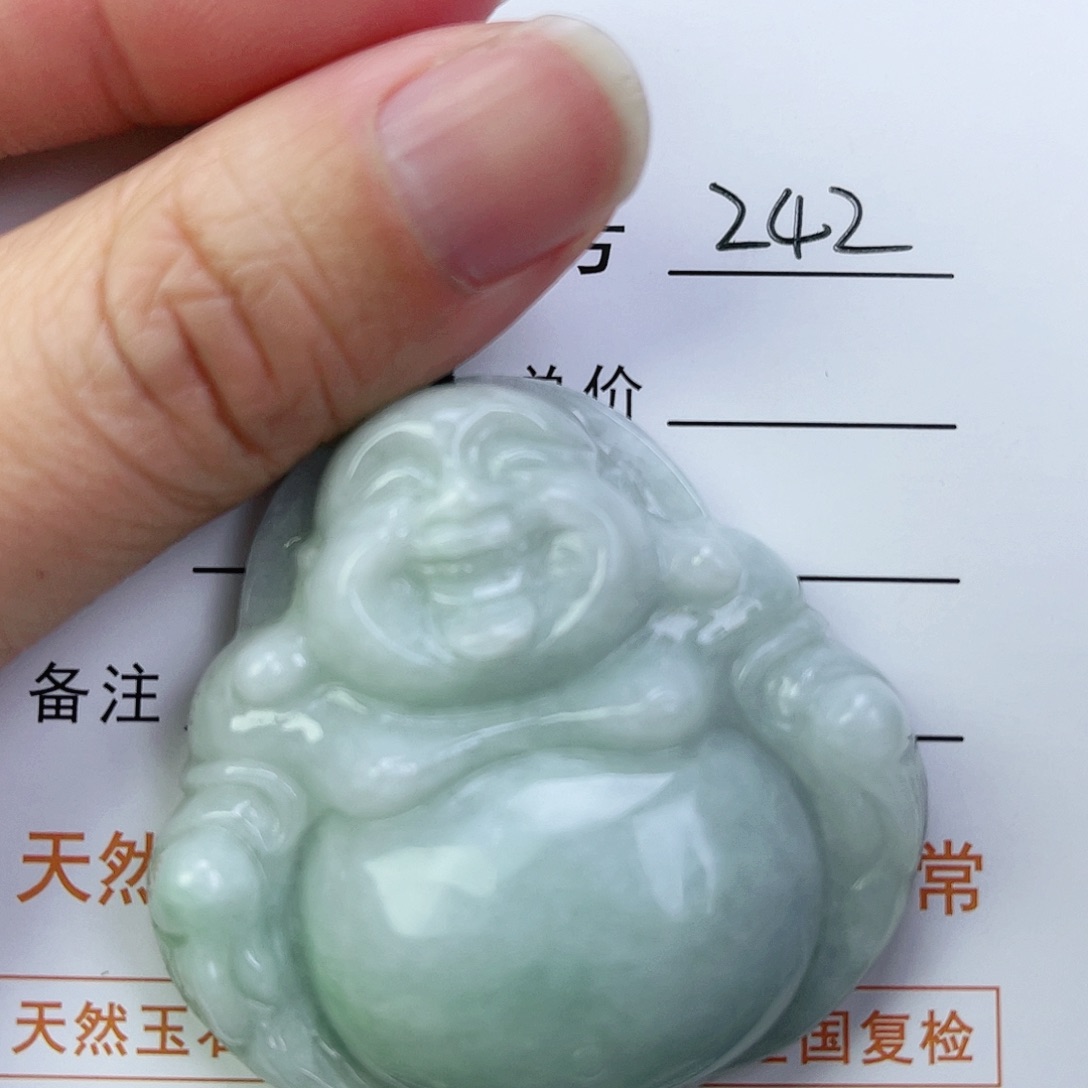 翡翠颈饰未镶嵌佛公微瑕