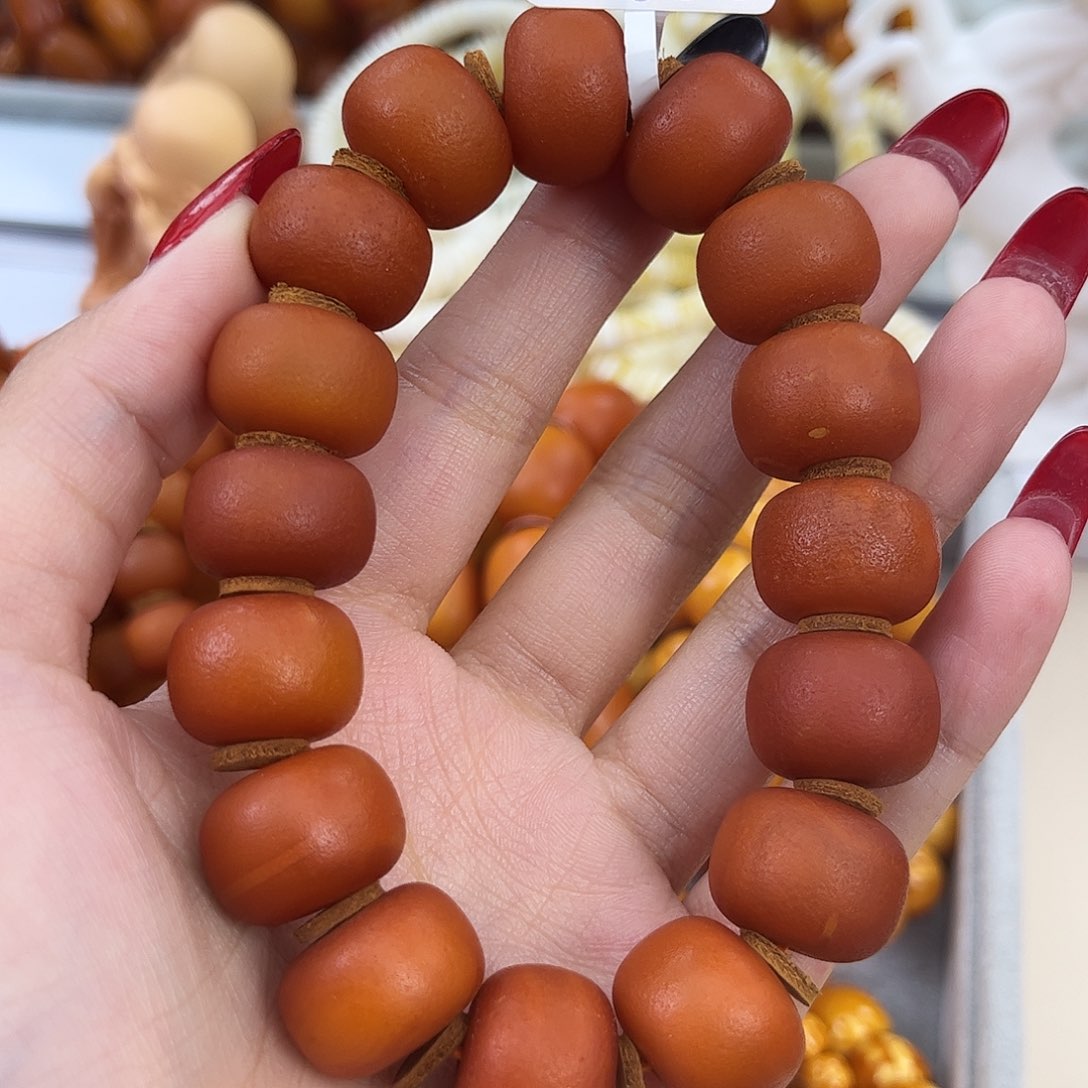 琥珀颈饰未镶嵌蜜蜡