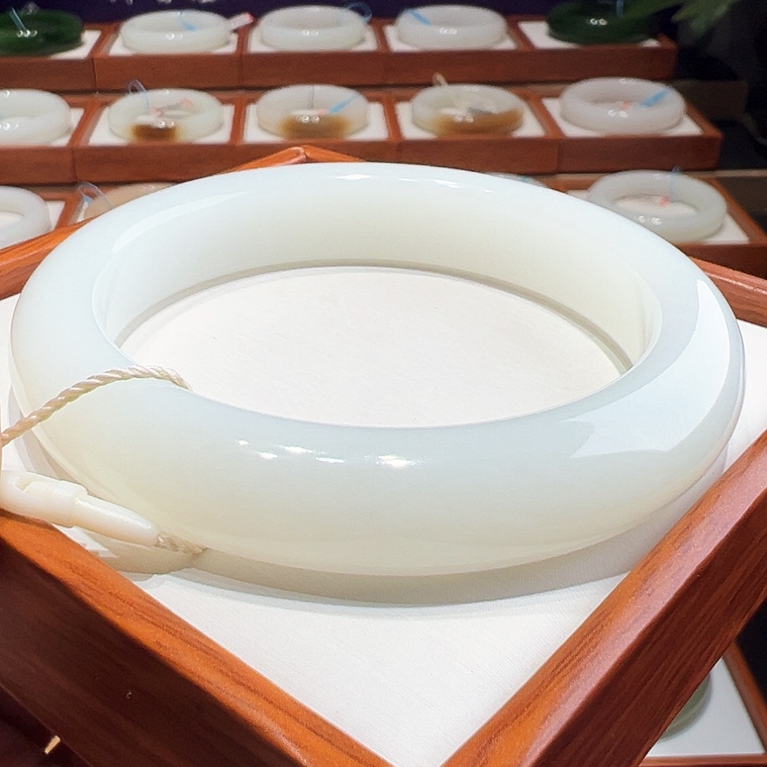 和田玉手镯6162未镶嵌