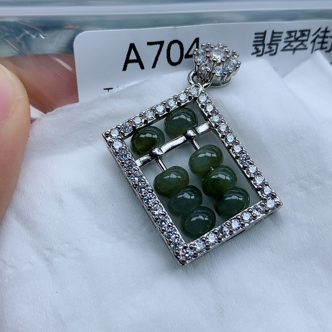 翡翠颈饰未镶嵌手串