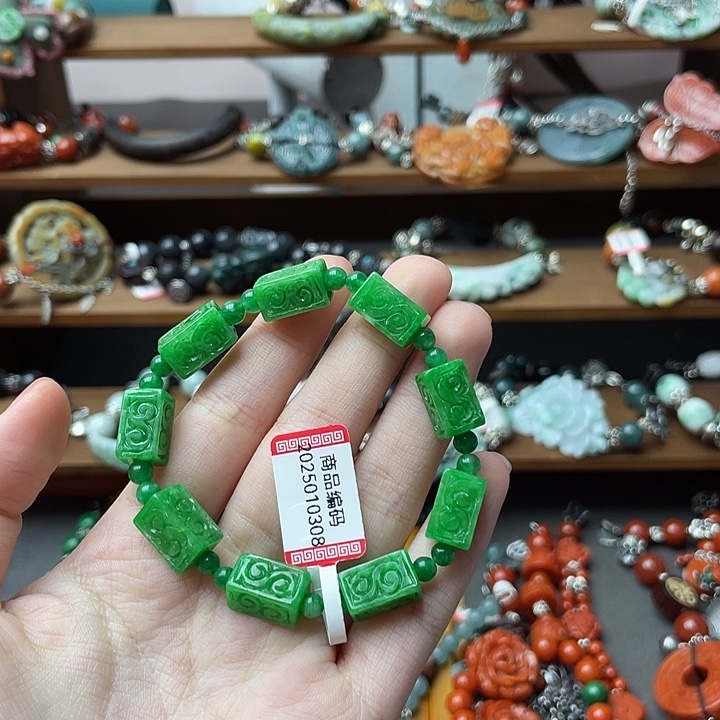 胸***下翡翠未镶嵌手链饰品