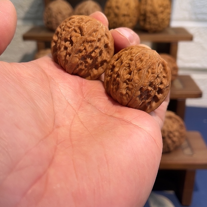 ****文玩核桃吊坠磨盘