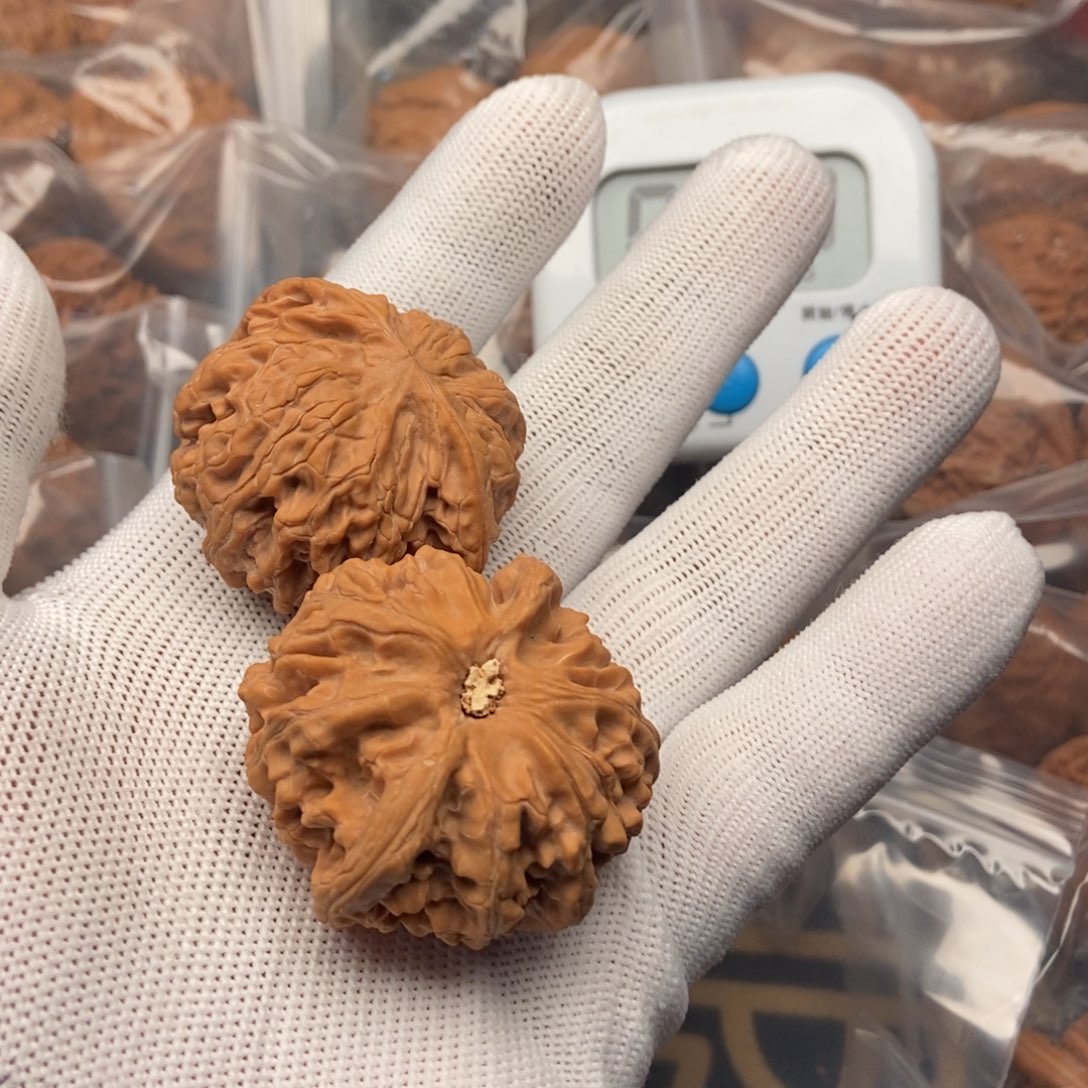 鱼***生文玩核桃吊坠苹果