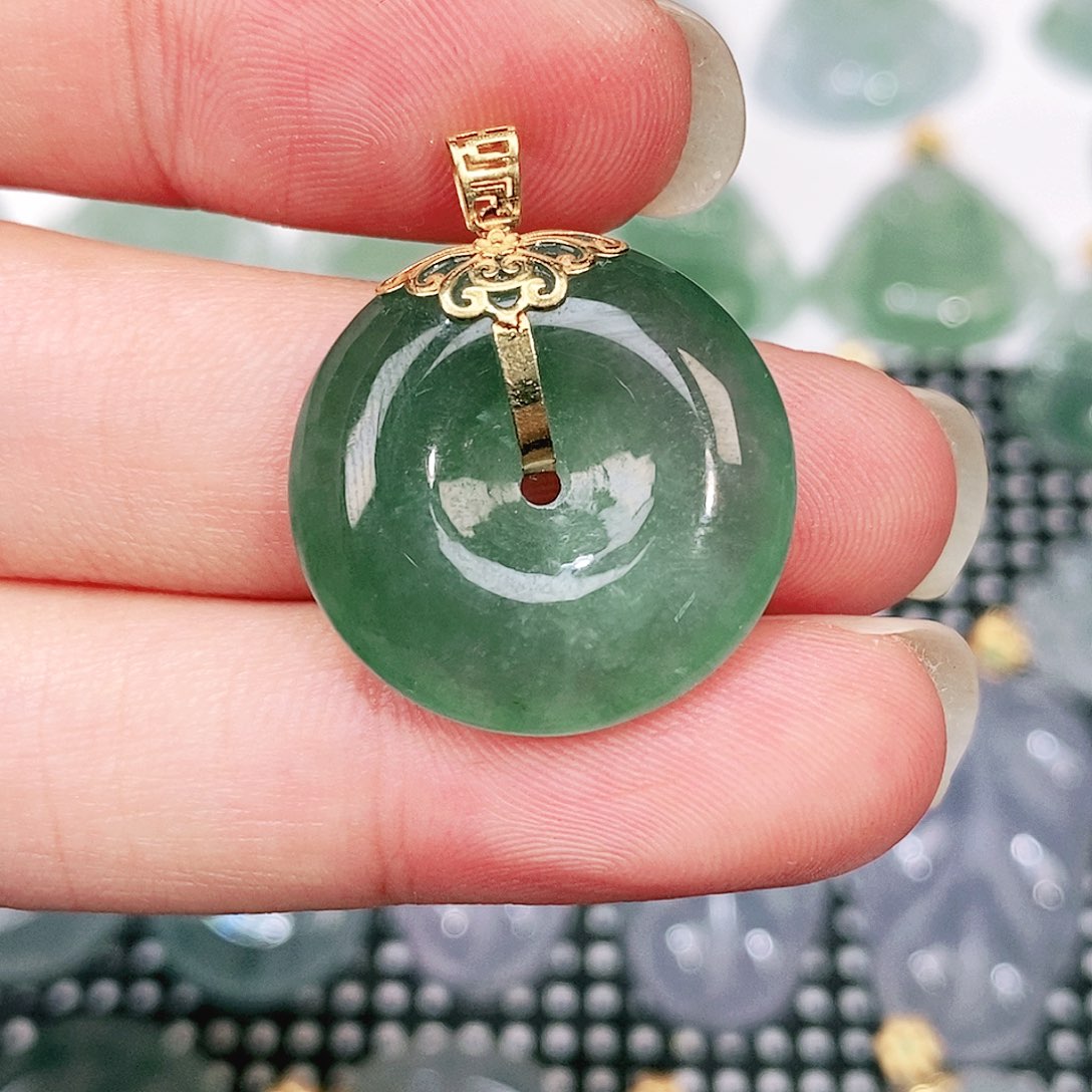 颈饰18K金镶嵌翡翠