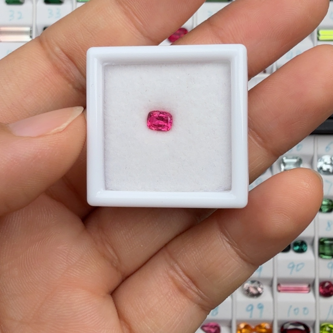 R****尖晶石裸石天然0.4克拉