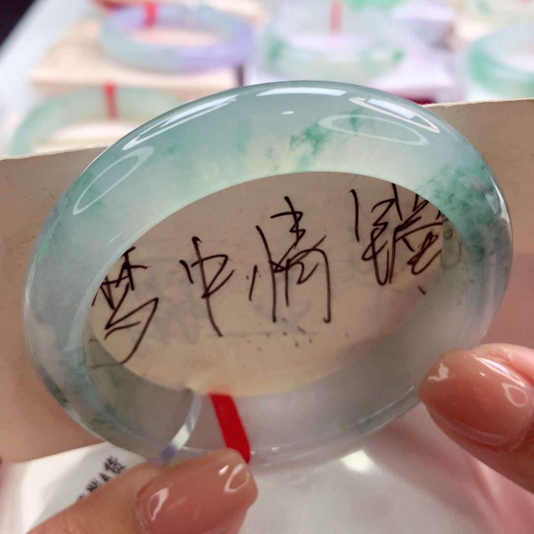 翡翠手镯未镶嵌师妹