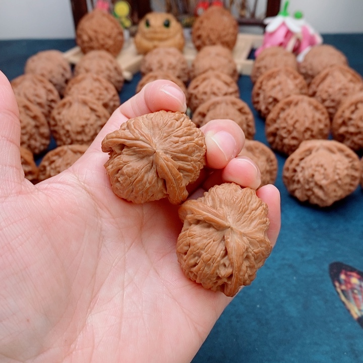 把件文玩核桃白狮子异形