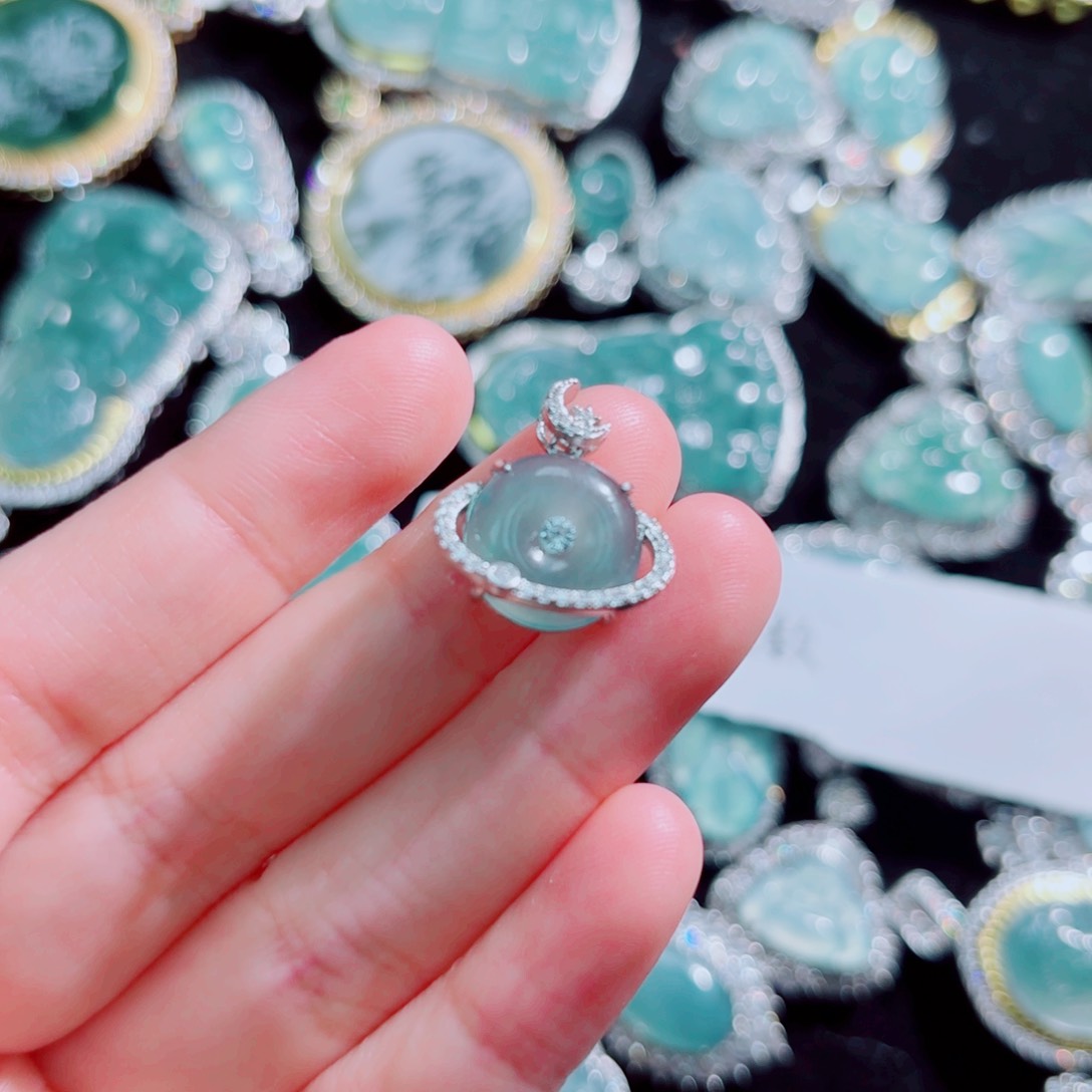 翡翠颈饰未镶嵌扣子