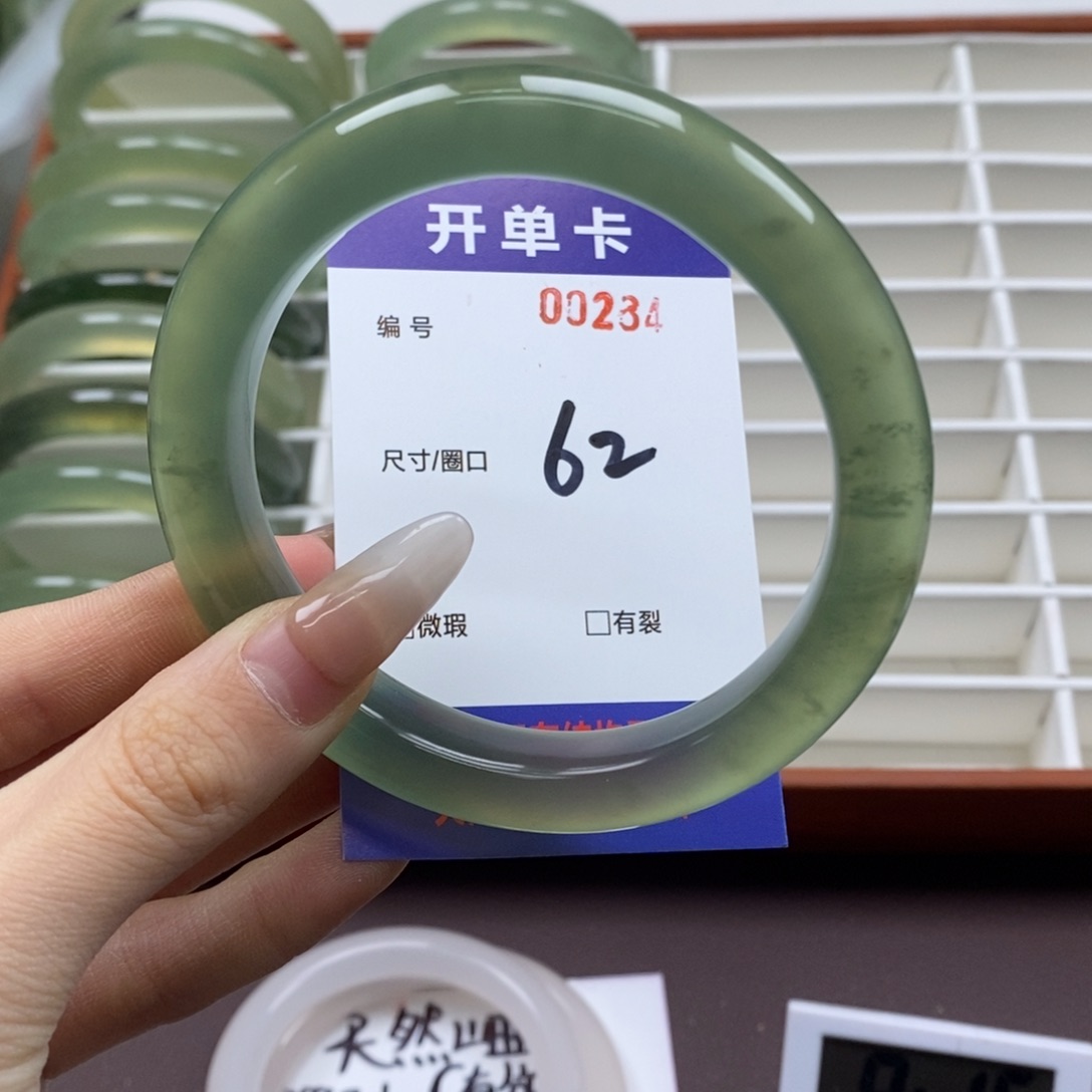 蛇纹石玉手镯未镶嵌