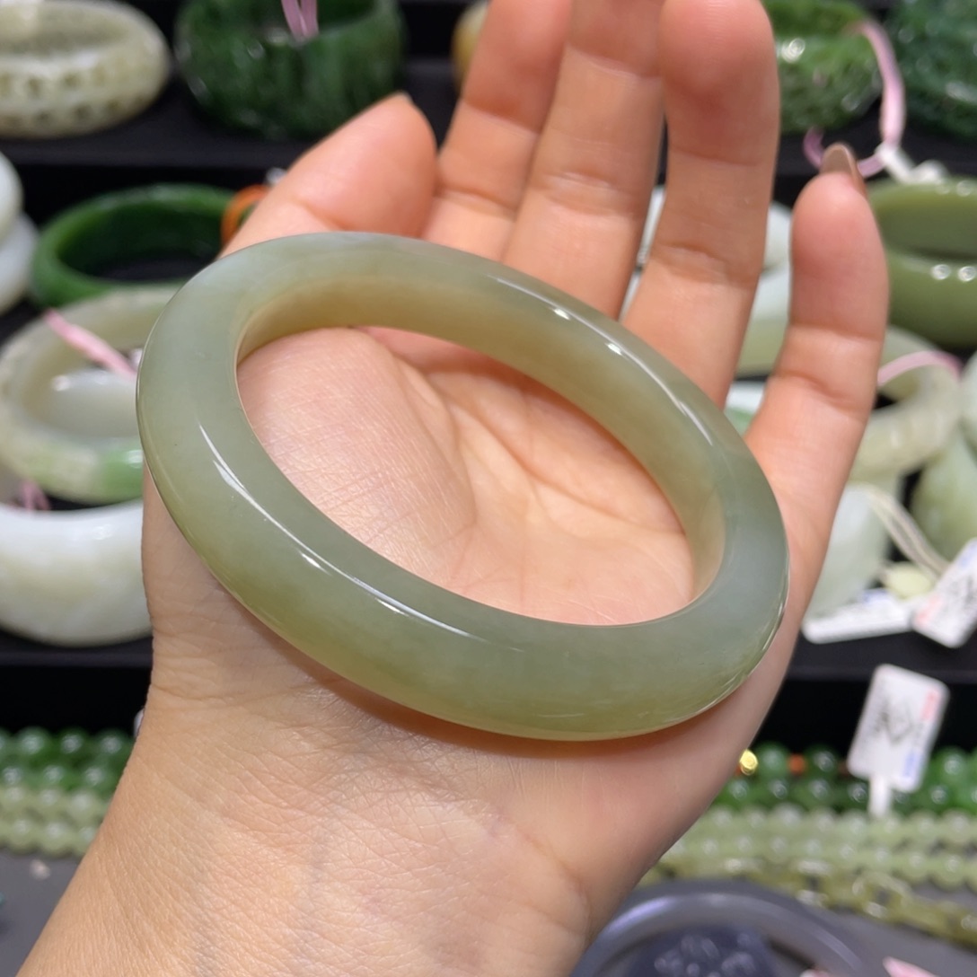 和田玉手镯58圈口 编号21未镶嵌