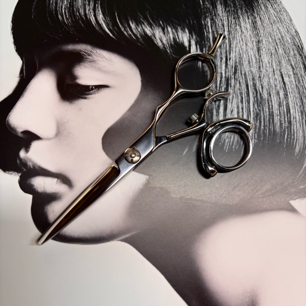 台湾剪刀理发店专用美发剪刀5/5.5寸平剪发型师指环可活动平剪