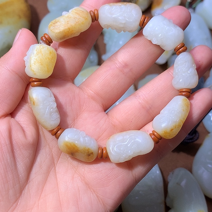 贝***哥和田玉未镶嵌颈饰