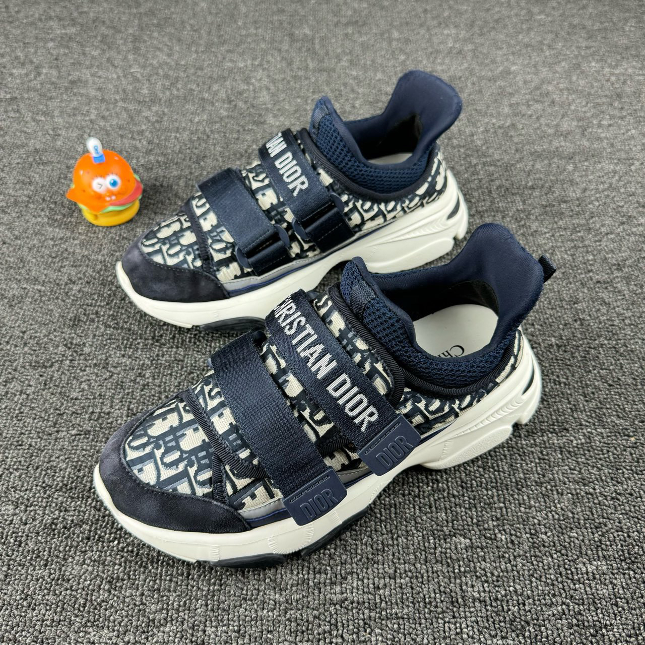 95新 DIOR/迪奥 老花魔术贴运动鞋 36.5码 HB1655