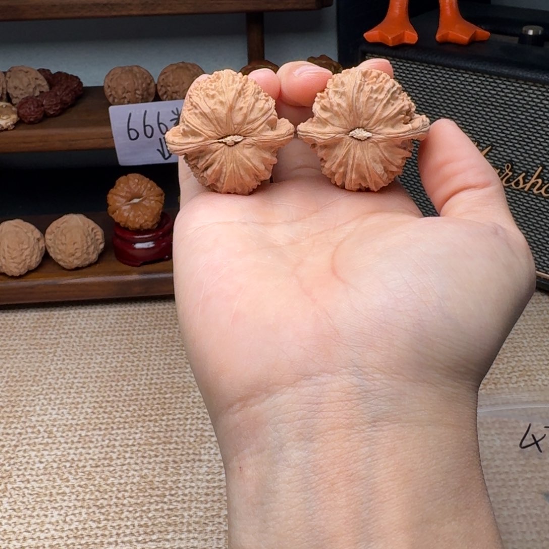 文玩核桃把件4219闷白