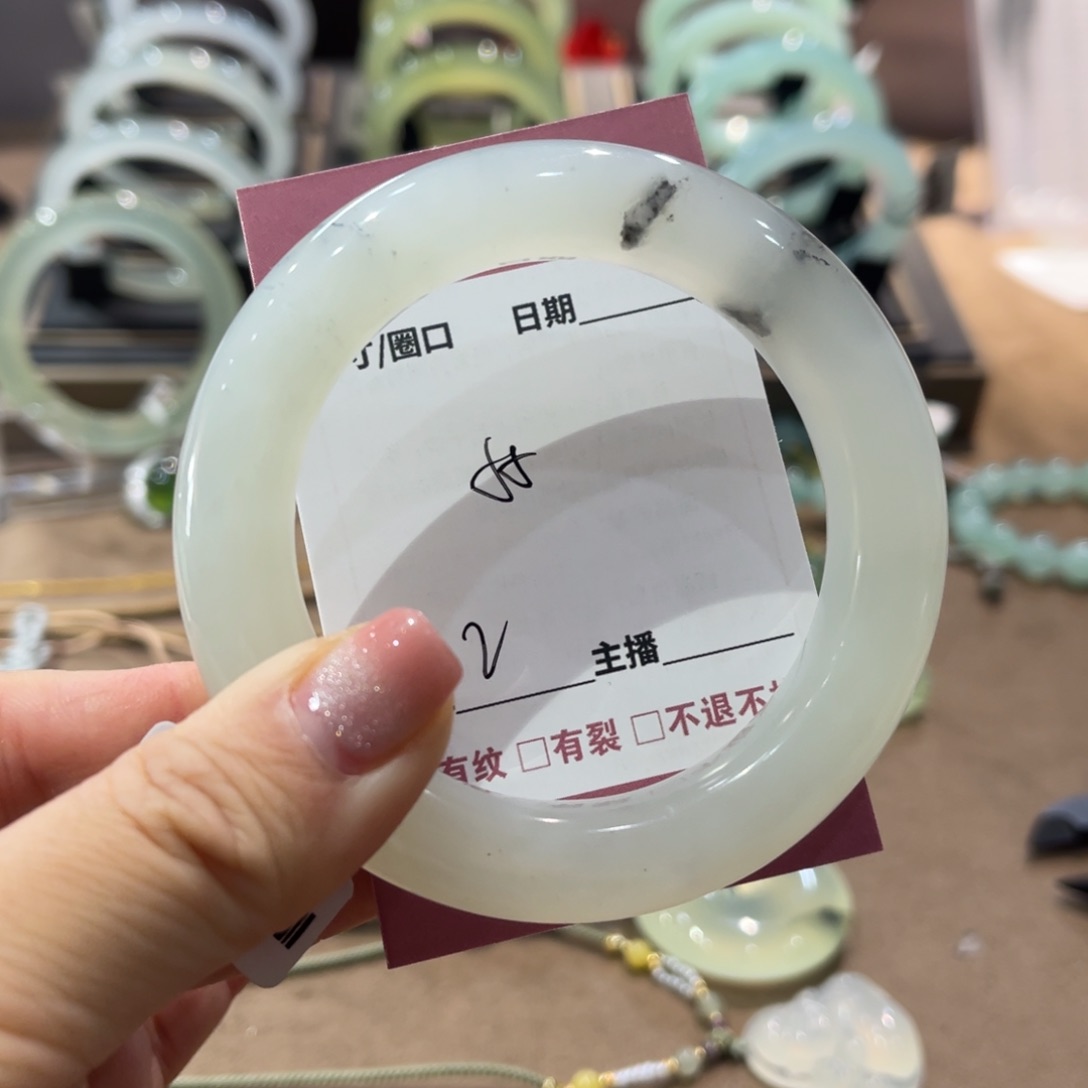 蛇纹石玉手镯未镶嵌