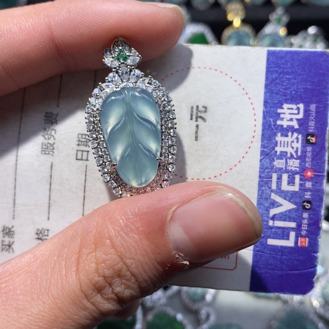 翡翠颈饰未镶嵌翡翠