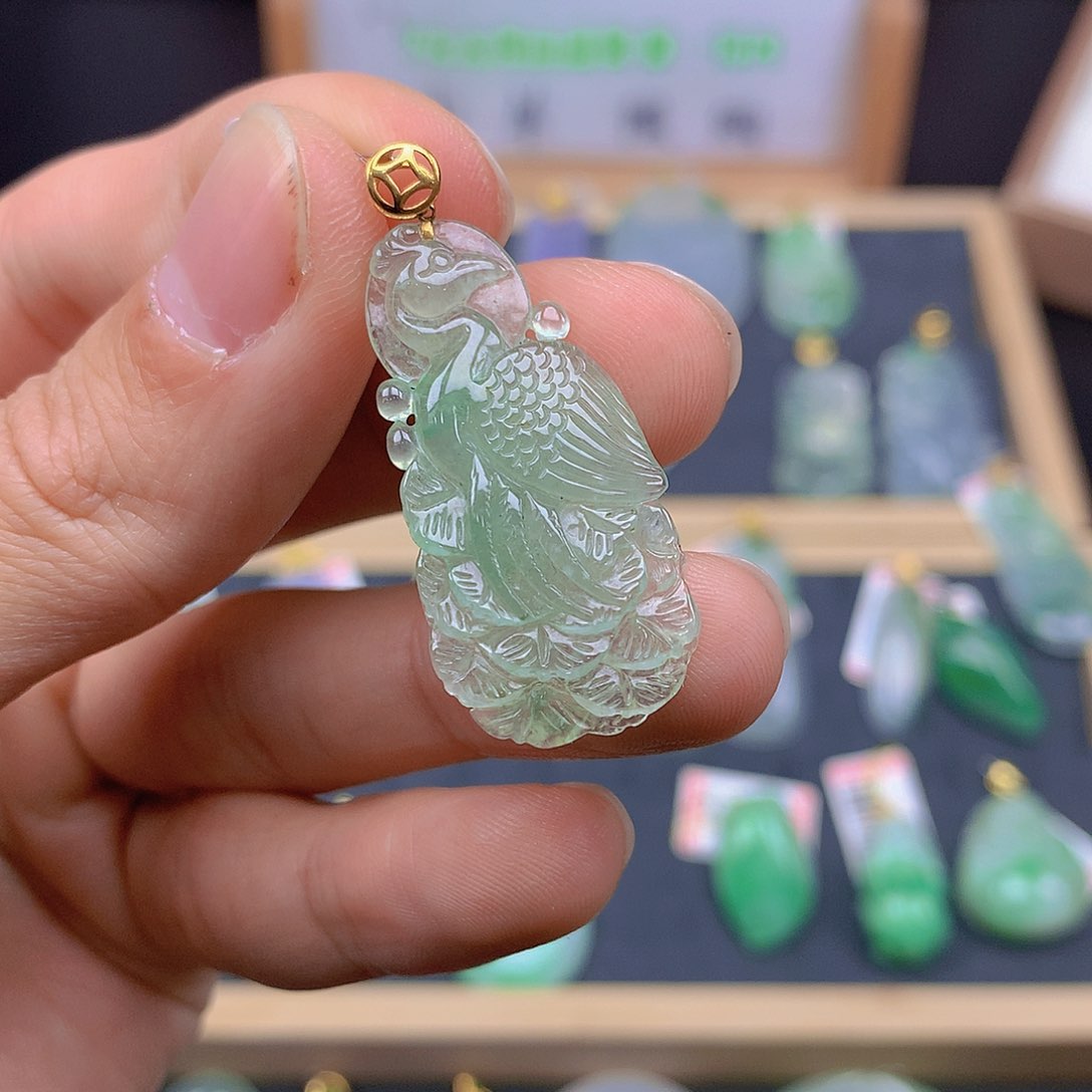 翡翠颈饰18K金镶嵌翡翠