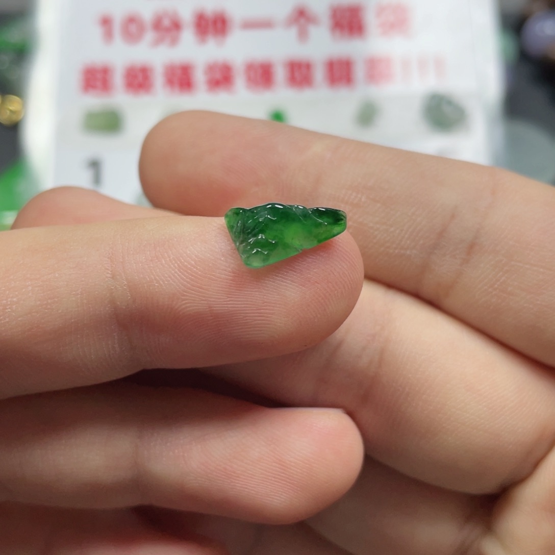 翡翠颈饰未镶嵌忘*人翡翠