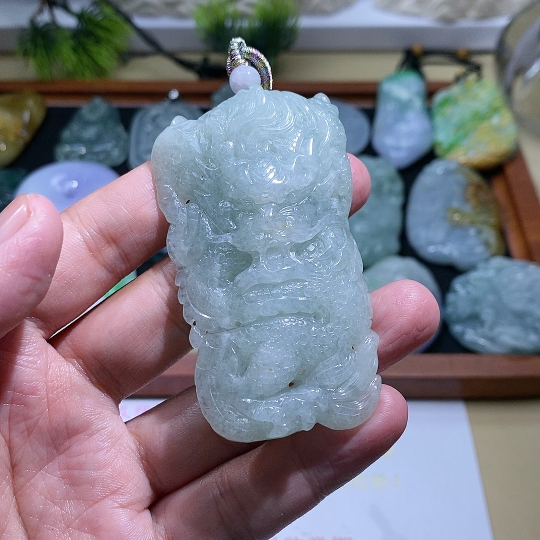 【闪购商品】翡翠颈饰未镶嵌龙牌