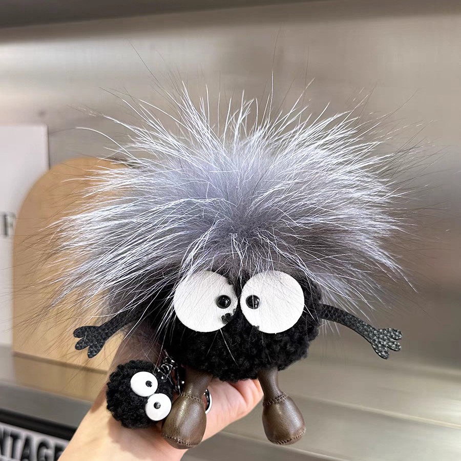 真羊毛大煤球怪兽包挂饰丑萌可爱时尚