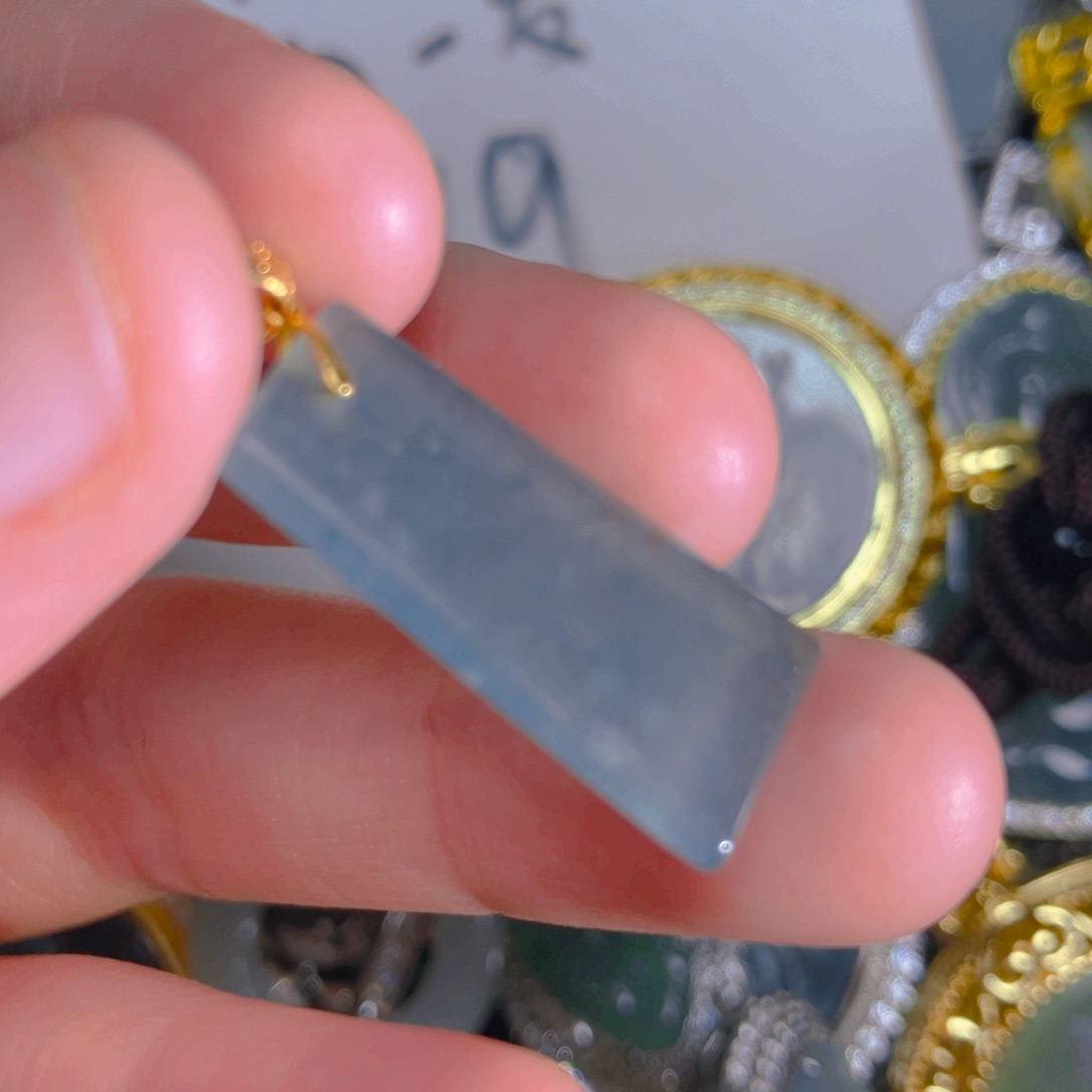 翡翠颈饰未镶嵌无事牌