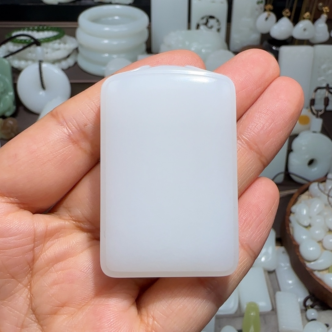 老***张和田玉未镶嵌颈饰