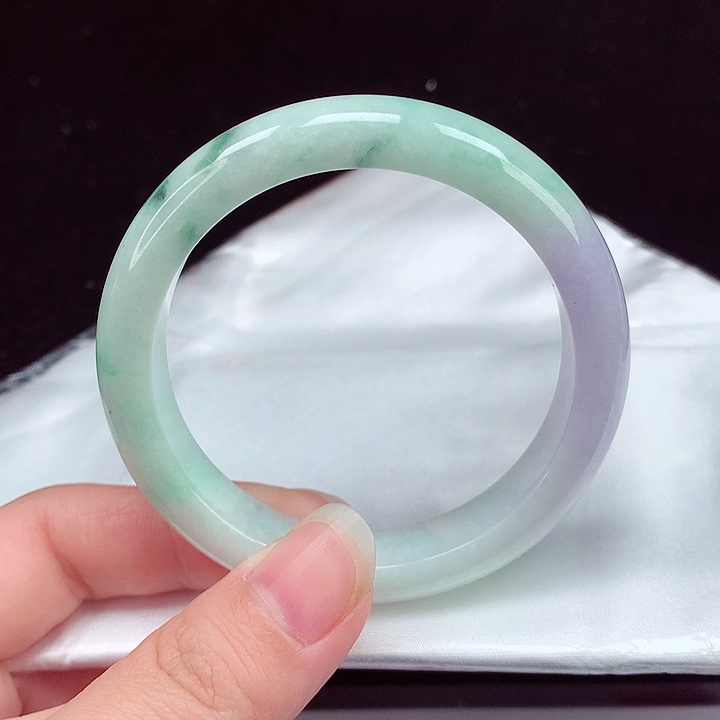 翡翠手镯未镶嵌翡翠