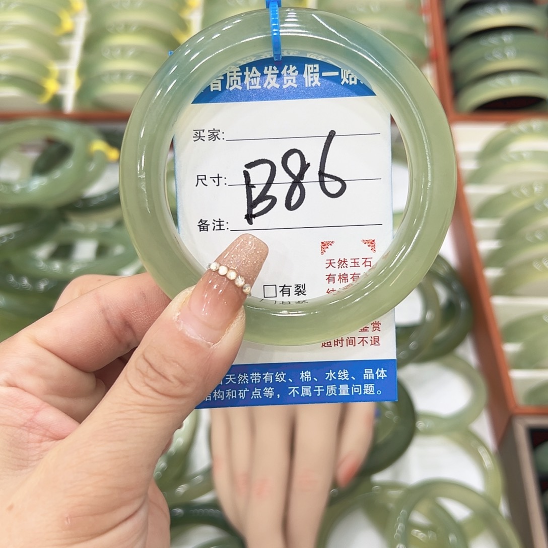 艾***呀蛇纹石玉未镶嵌手镯