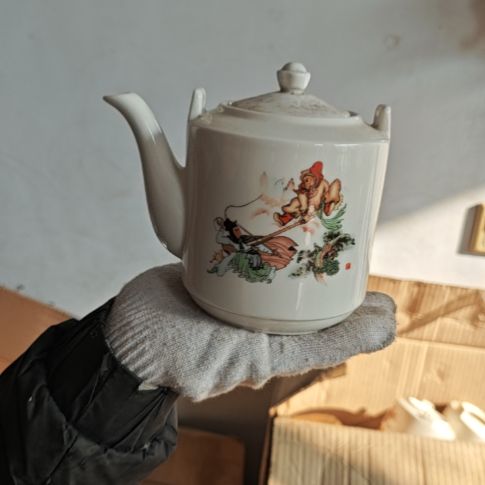 库存微瑕提梁壶一个