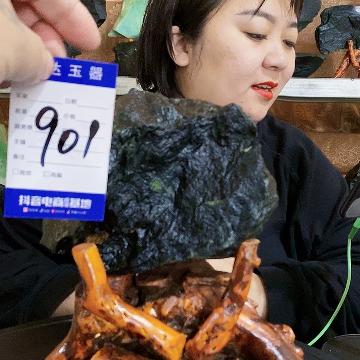 蛇纹石玉原石未镶嵌
