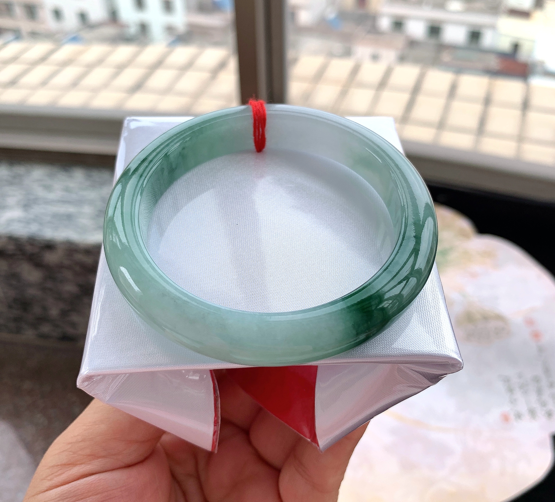 天然翡翠缅甸A货圈口56mm正圈水润飘绿玉手镯宽边精美女款绿色