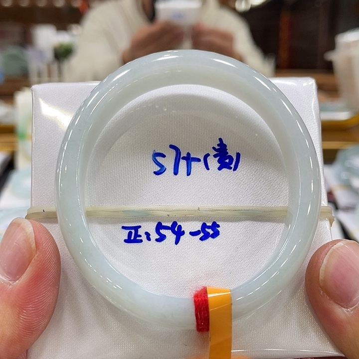 翡翠手镯未镶嵌翡翠