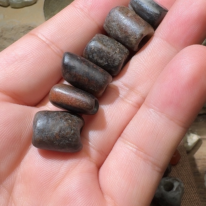 和田玉（糖玉）未镶嵌颈饰武****服