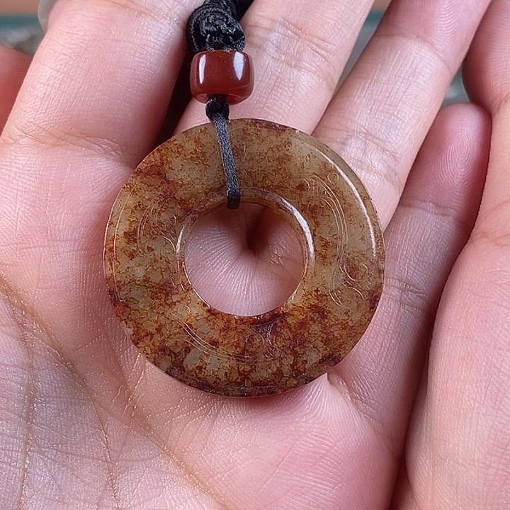 和田玉未镶嵌挂件鉴****）