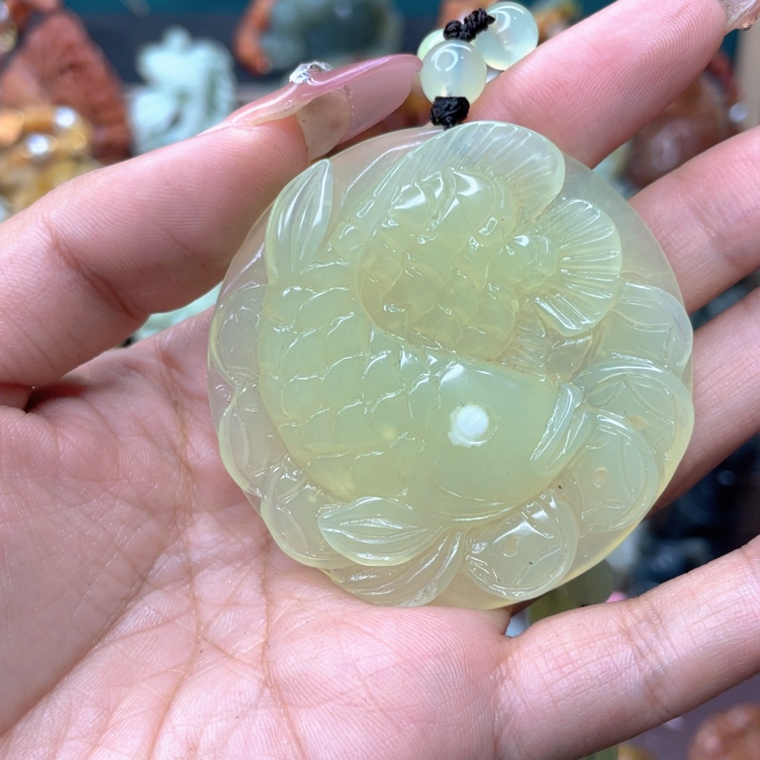 蛇纹石玉颈饰未镶嵌