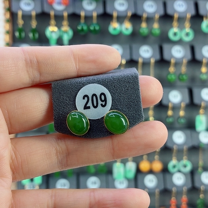 和田玉18K金镶嵌耳饰