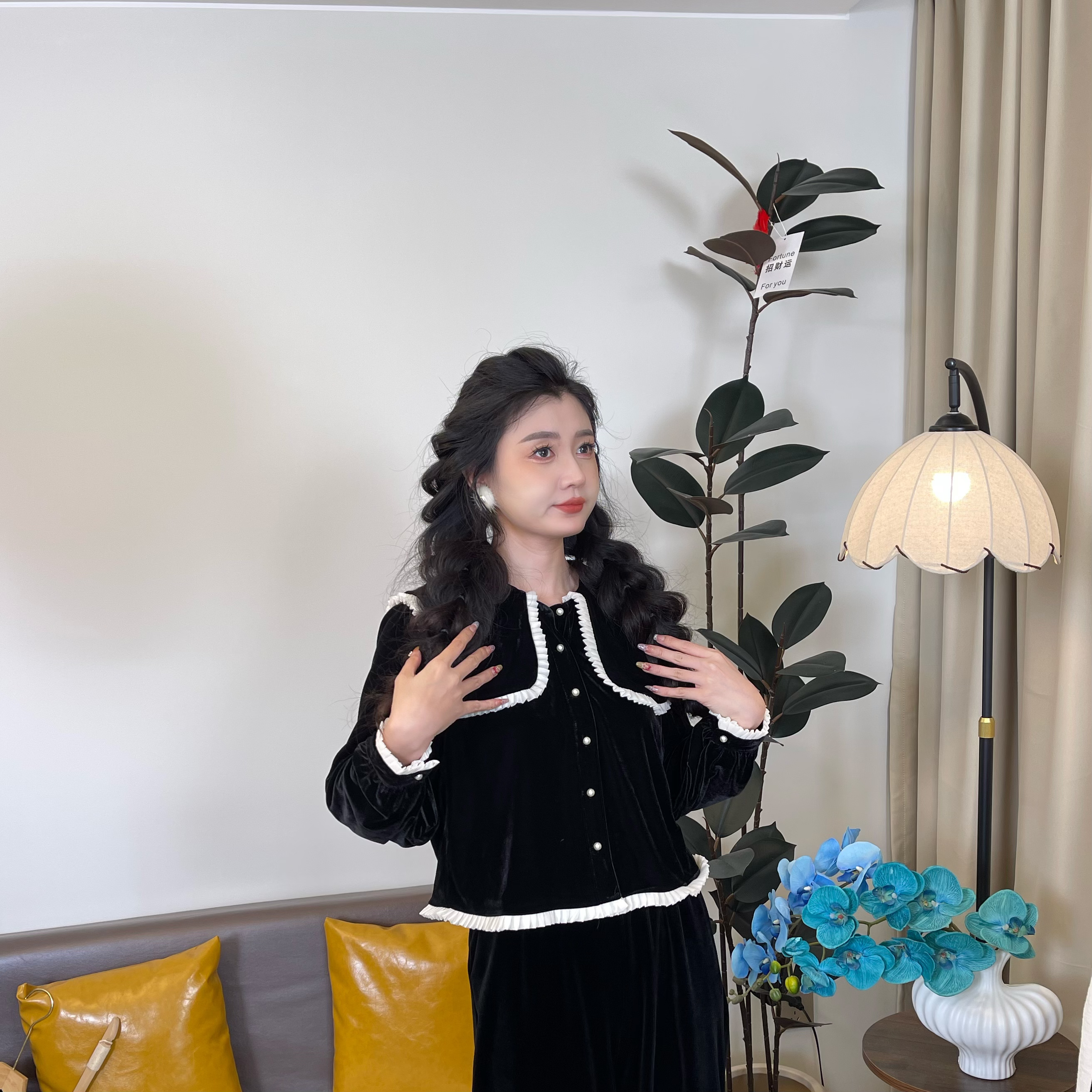 MUMU家【初恋未满】设计款甜美娃娃领平绒波边上衣新款纯欲衬衣