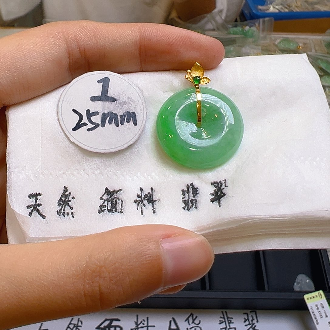 翡翠颈饰18K金镶嵌翡翠