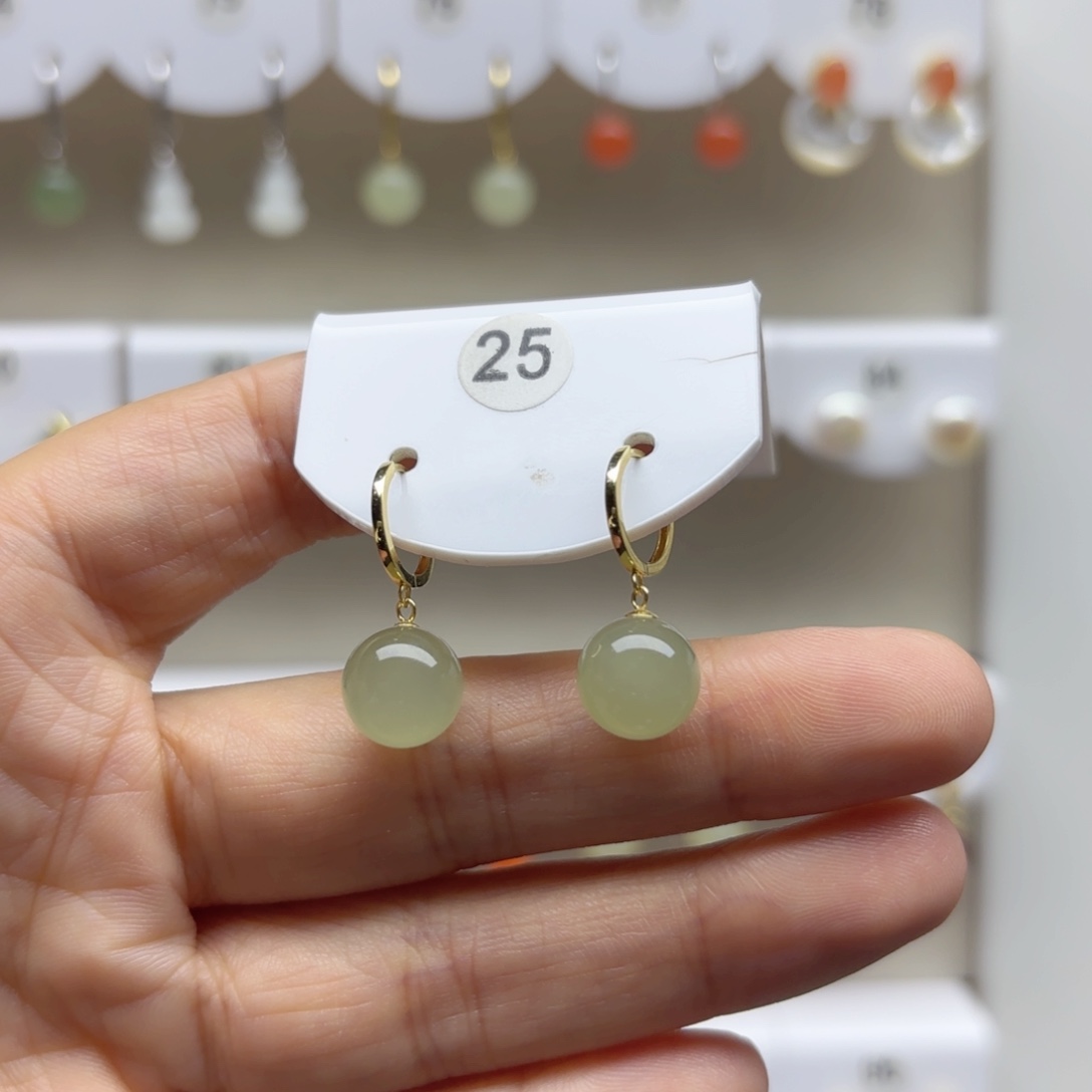 18K金镶嵌和田玉耳饰