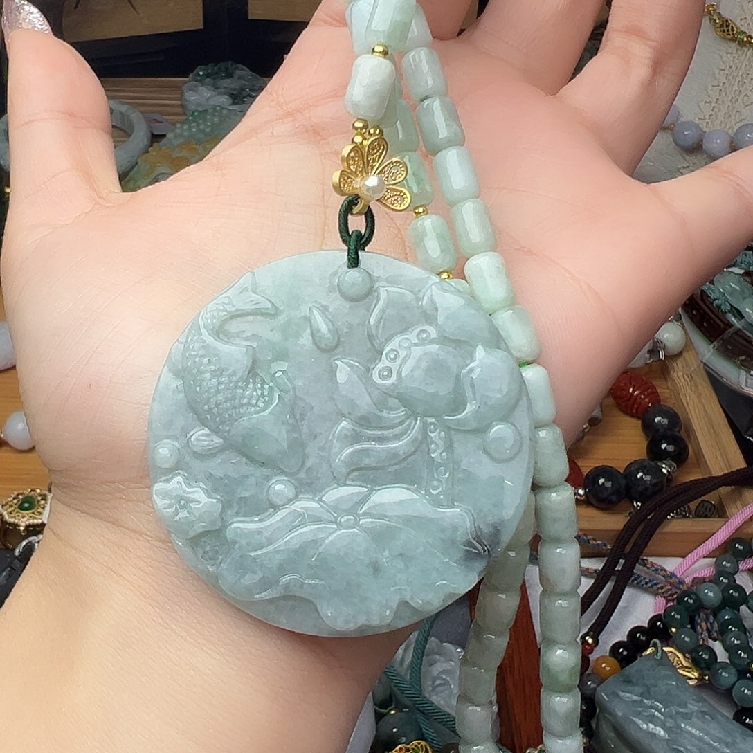 翡翠吊坠(赠链)未镶嵌吊坠