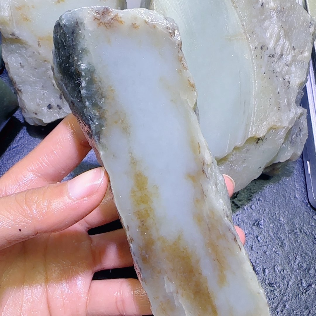 和田玉未镶嵌珠宝半成品