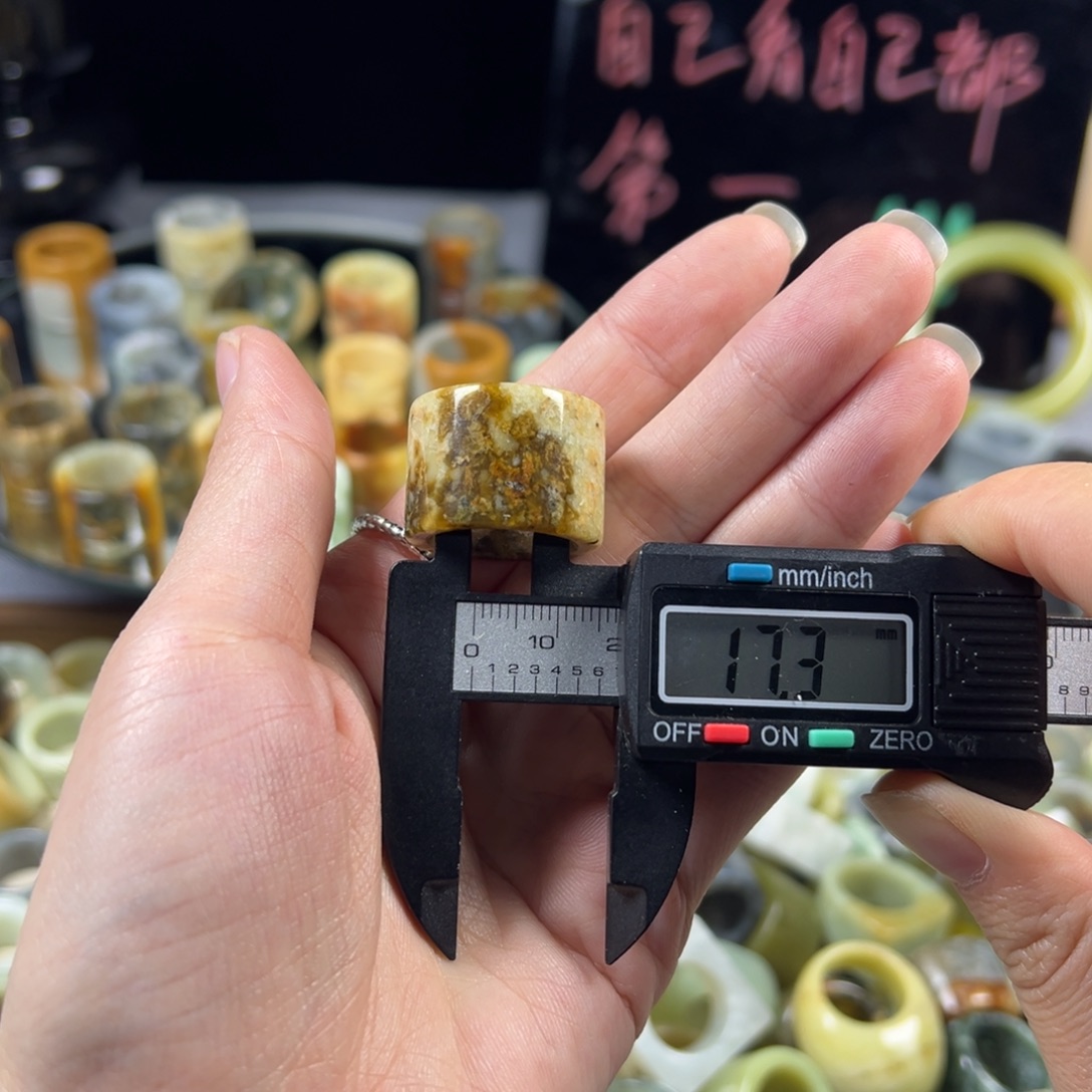 蛇纹石玉未镶嵌戒指