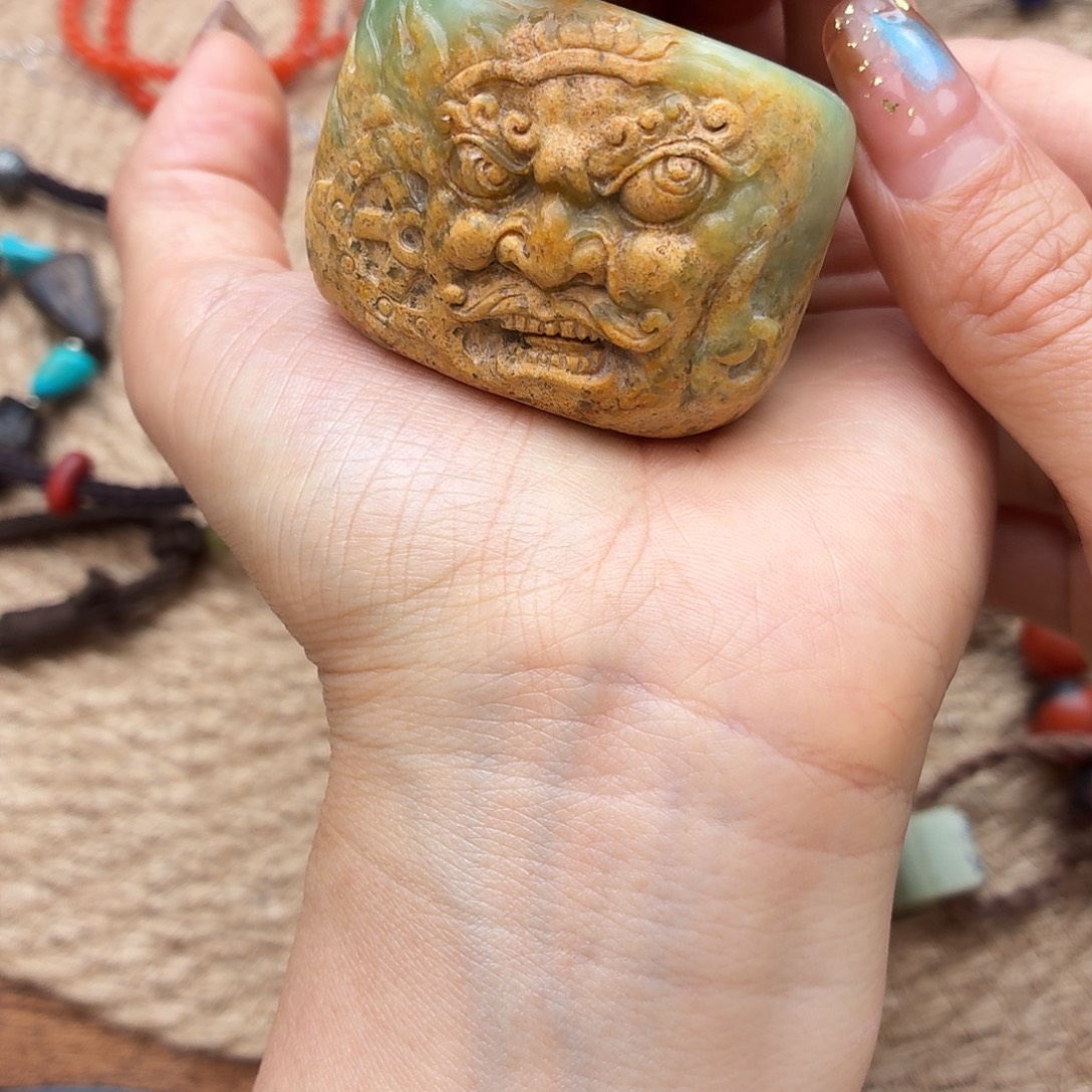 老***友岫岩河磨玉（透闪石质玉）未镶嵌戒指