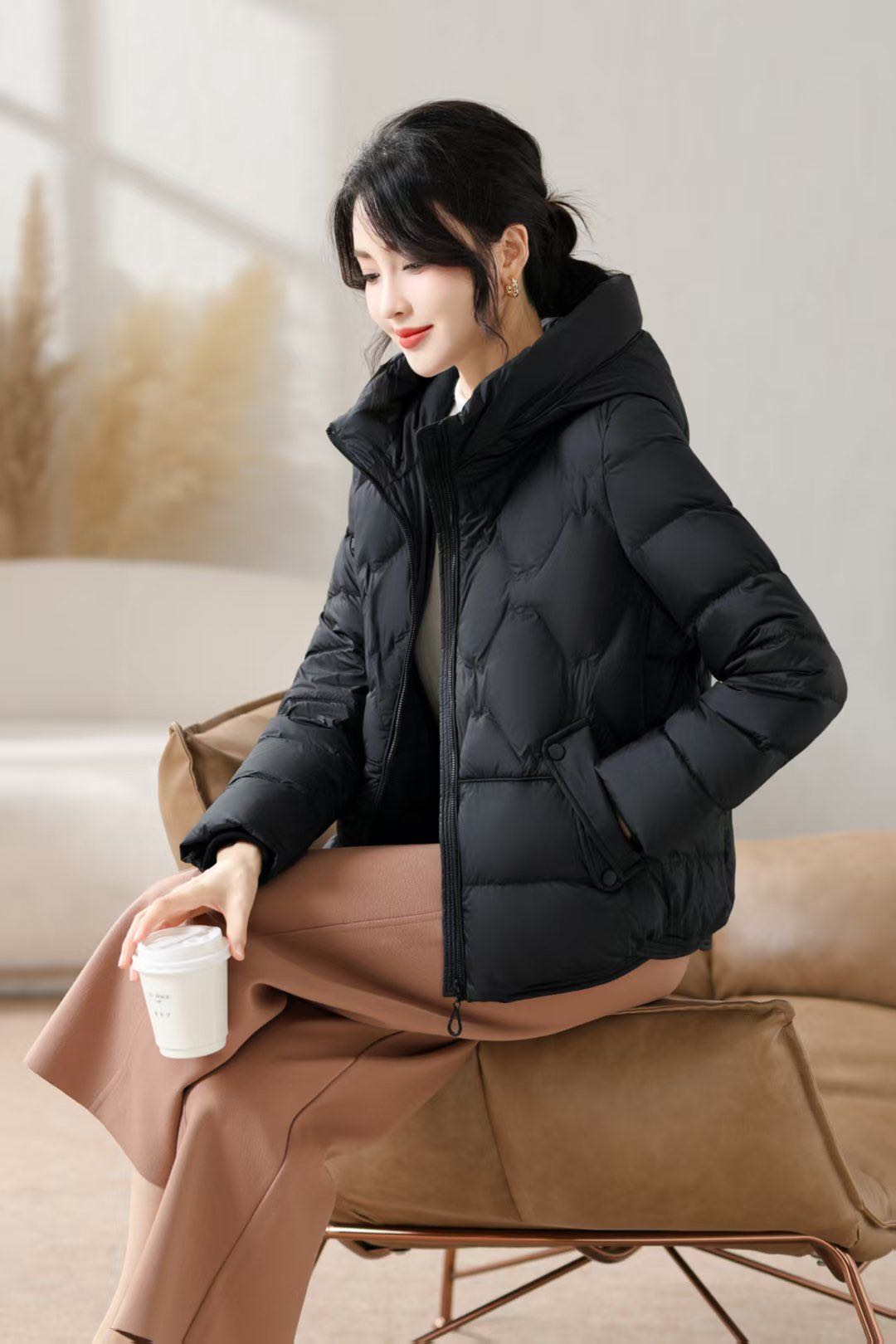 90白鸭绒冬装新款中年女装羽绒服连帽加厚保暖外套