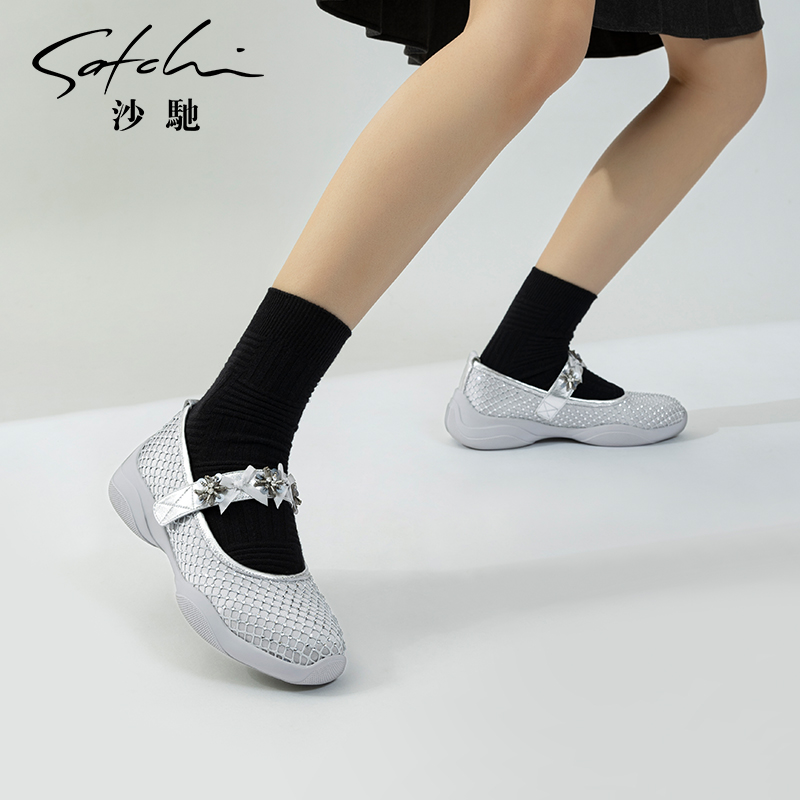 沙驰女鞋银色玛丽珍鞋女25年春夏新款甜美花饰芭蕾舞鞋真丝布单鞋